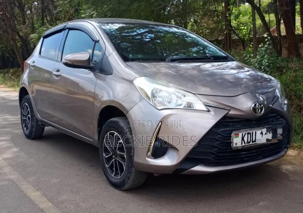 Toyota Vitz 2018 Gold