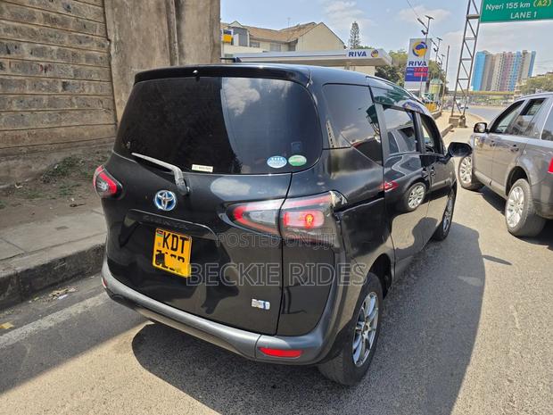 Toyota Sienta 2018 Black