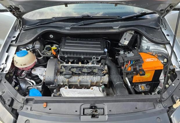 Volkswagen Polo 2011 Silver