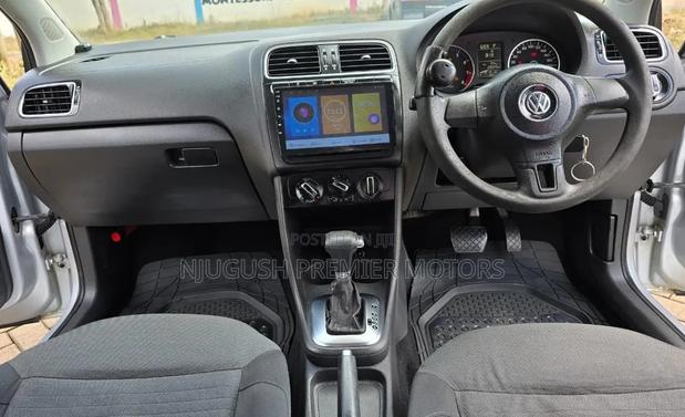 Volkswagen Polo 2011 Silver