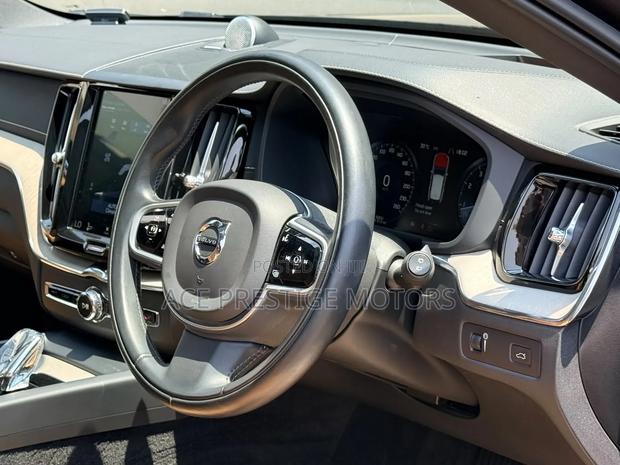 Volvo XC60 2020 Gray