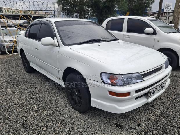 Toyota Corolla 1998 White