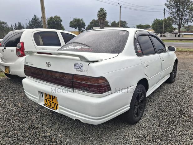 Toyota Corolla 1998 White