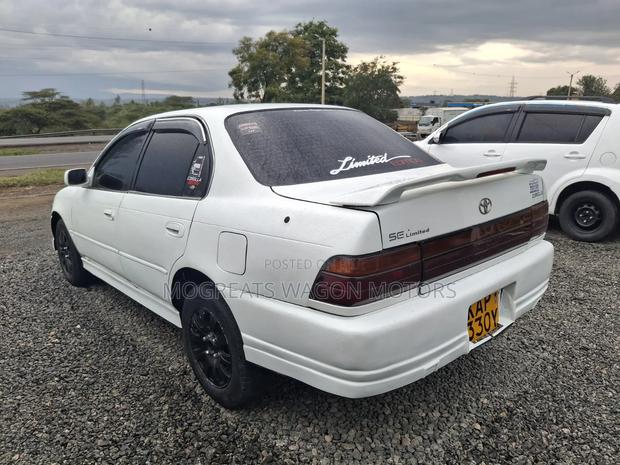 Toyota Corolla 1998 White