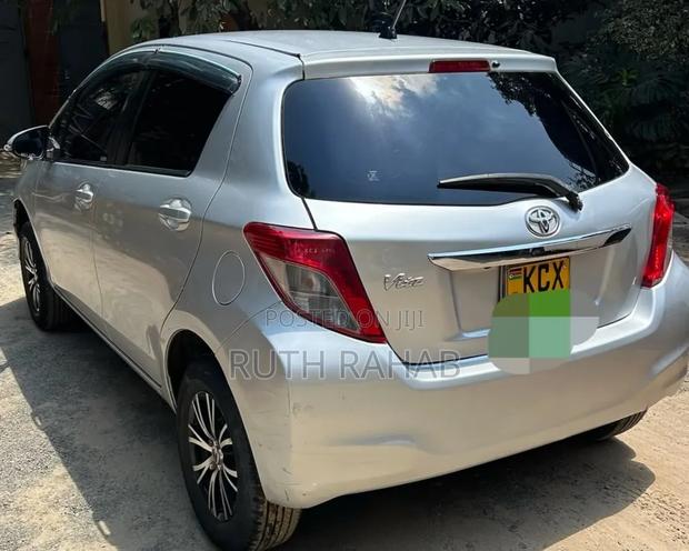 Toyota Vitz 2012 Silver
