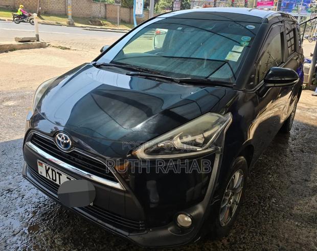 Toyota Sienta 2016 Black
