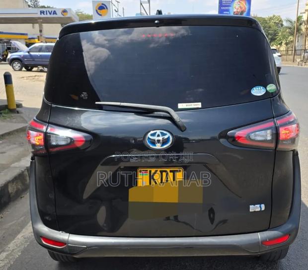 Toyota Sienta 2016 Black