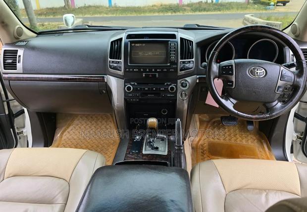 Toyota Land Cruiser 2008 White