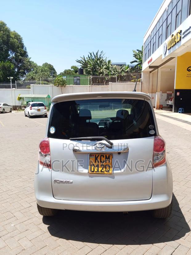 Toyota Ractis 2010 Silver
