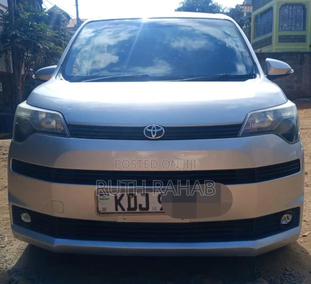 Toyota Spade 2015 Silver