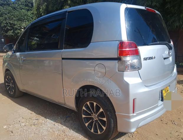 Toyota Spade 2015 Silver