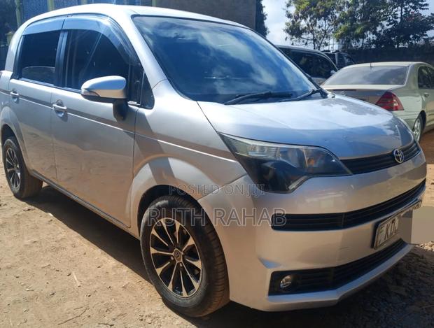 Toyota Spade 2015 Silver