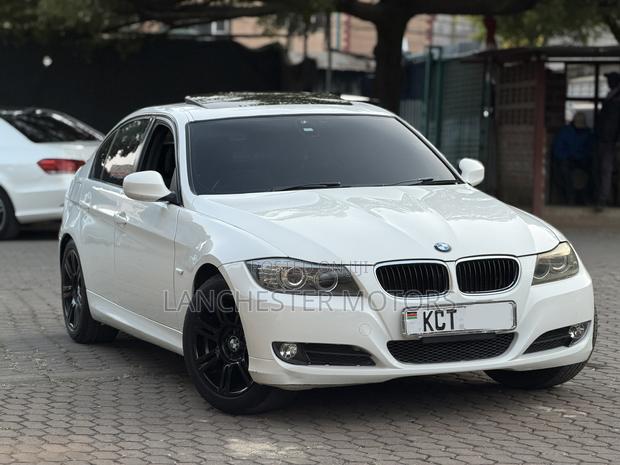 BMW 320i 2011 White