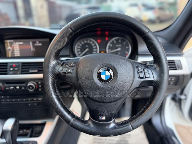 BMW 320i 2011 White