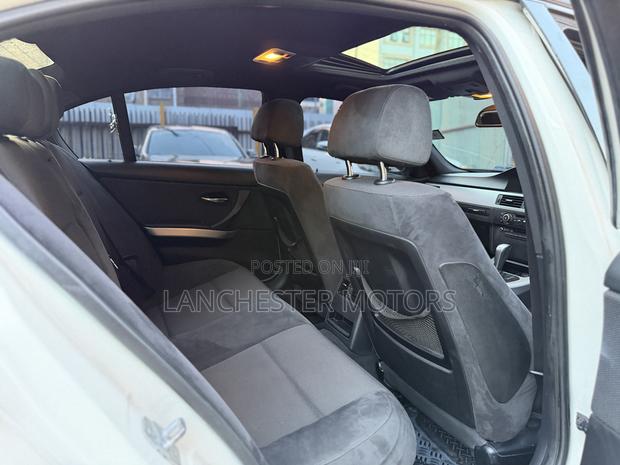 BMW 320i 2011 White