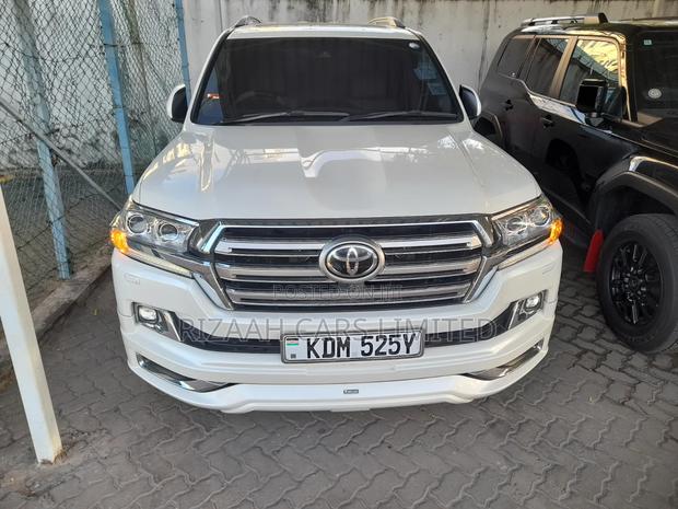 Toyota Land Cruiser 2016 White