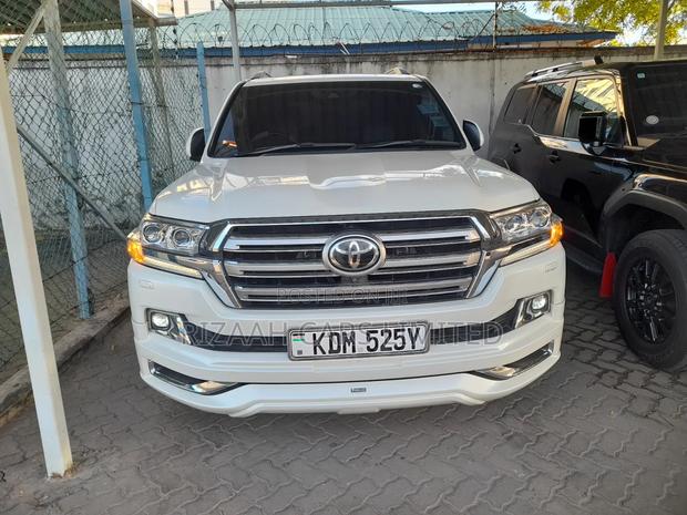 Toyota Land Cruiser 2016 White