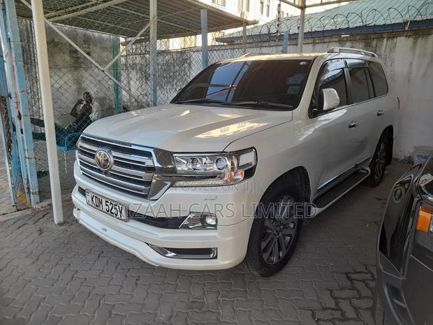 Toyota Land Cruiser 2016 White