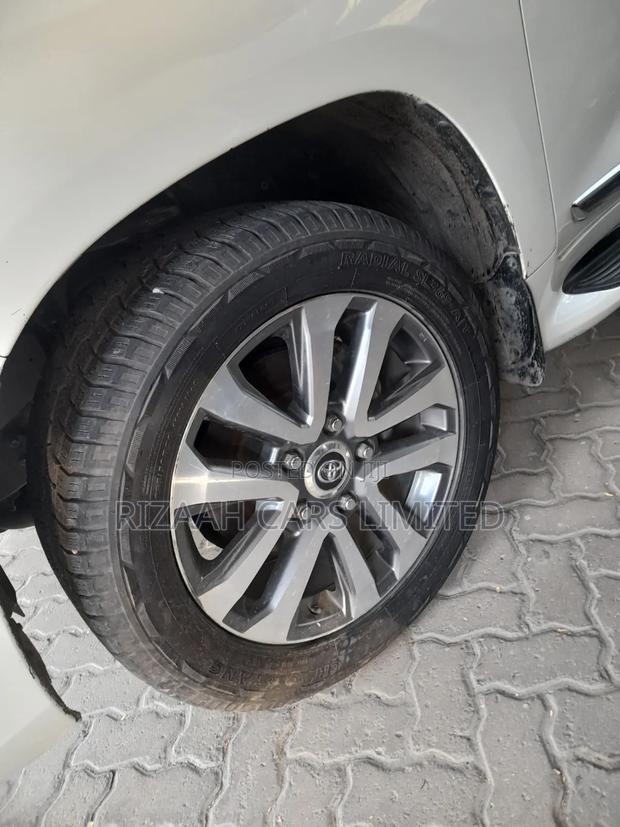 Toyota Land Cruiser 2016 White