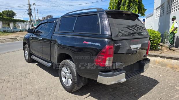 Toyota Hilux 2019 Black