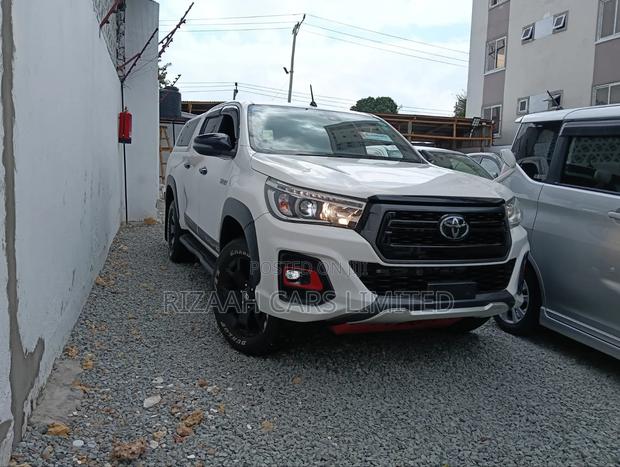 Toyota Hilux 2021 White