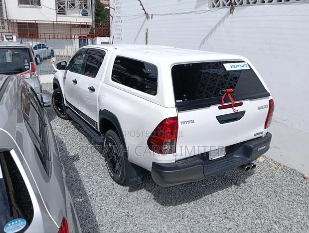 Toyota Hilux 2021 White
