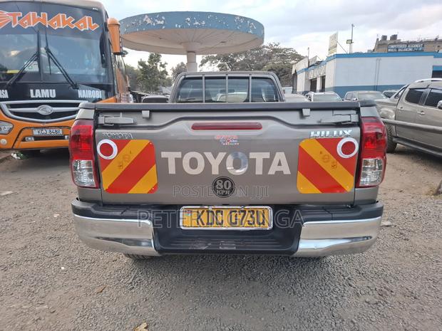 Toyota Hilux 2021 Gray