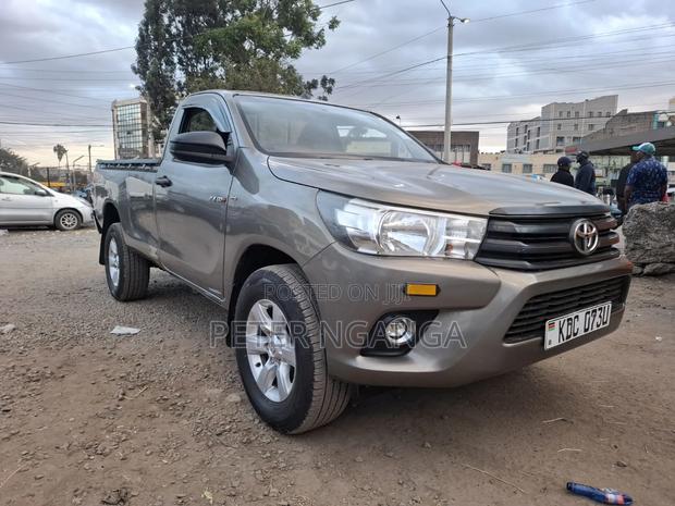 Toyota Hilux 2021 Gray