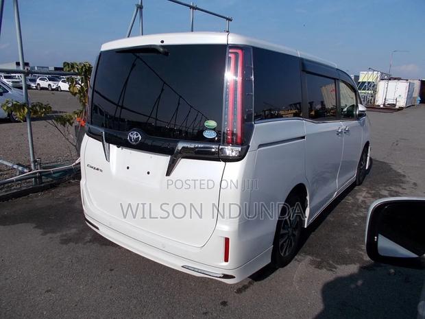 Toyota Esquire 2019 White