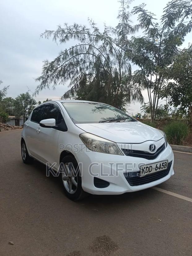 Toyota Vitz 2014 White