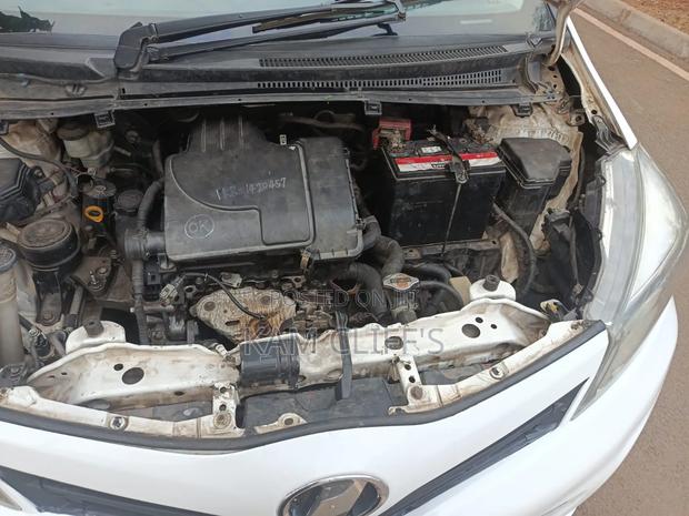 Toyota Vitz 2014 White