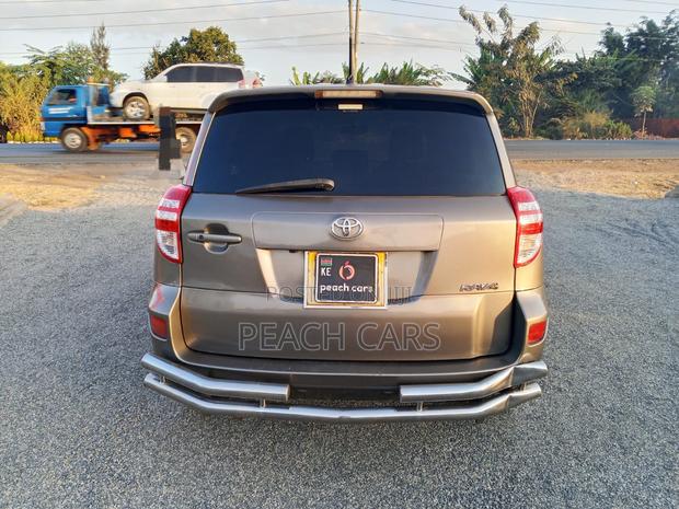 Toyota RAV4 2010 Silver