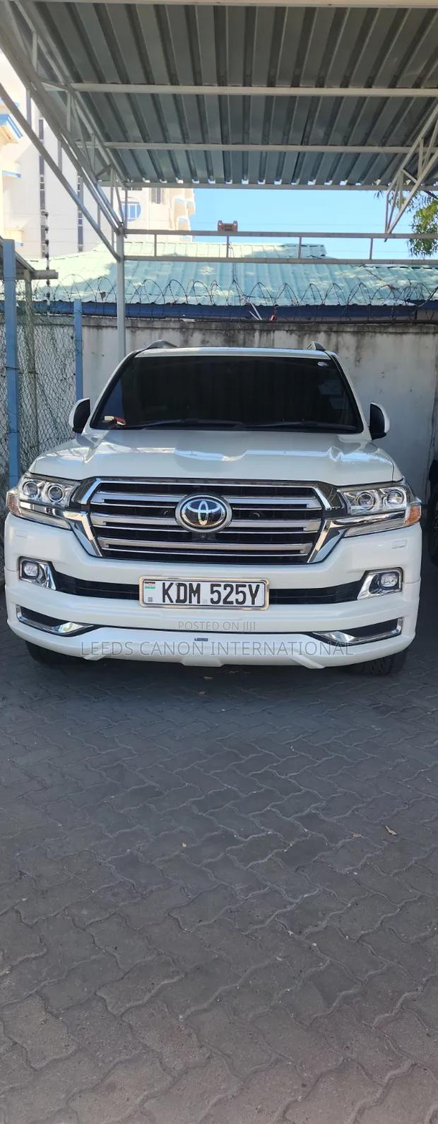 Toyota Land Cruiser 2016 White