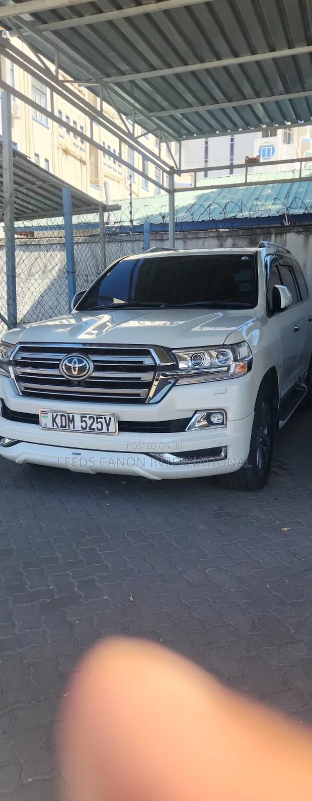 Toyota Land Cruiser 2016 White