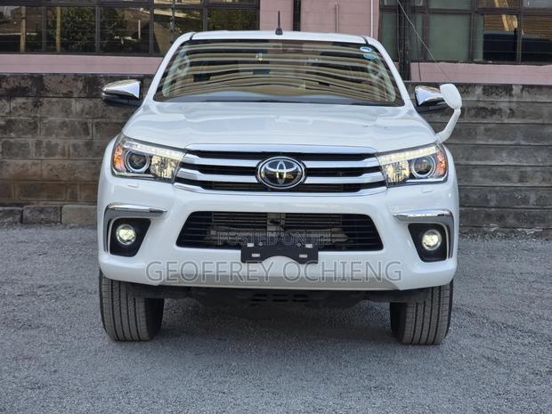 Toyota Hilux 2020 White