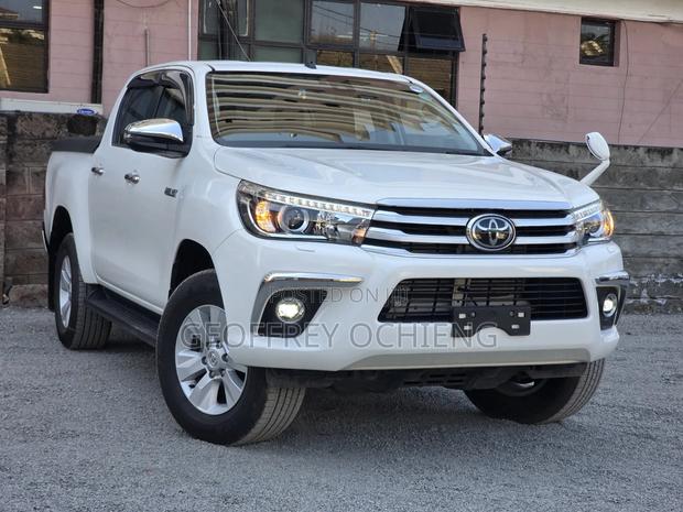 Toyota Hilux 2020 White