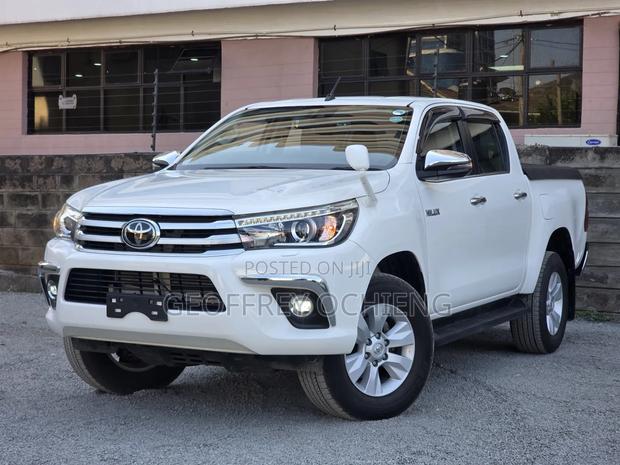 Toyota Hilux 2020 White