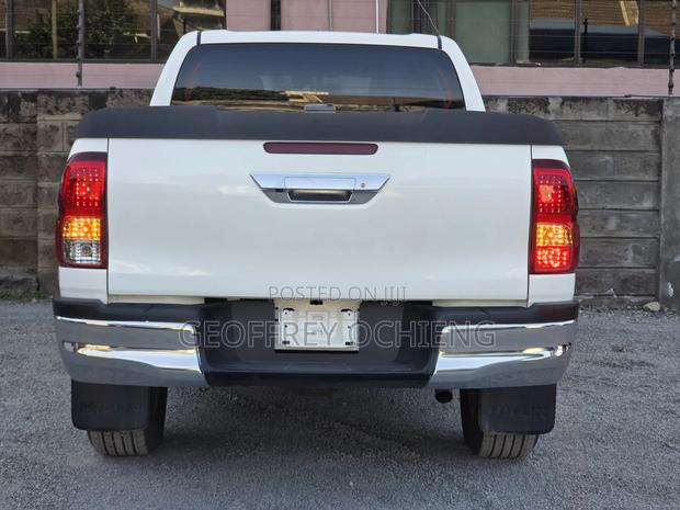 Toyota Hilux 2020 White