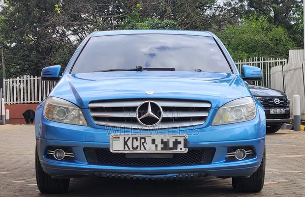 Mercedes-Benz C200 2011 Blue