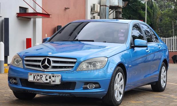 Mercedes-Benz C200 2011 Blue