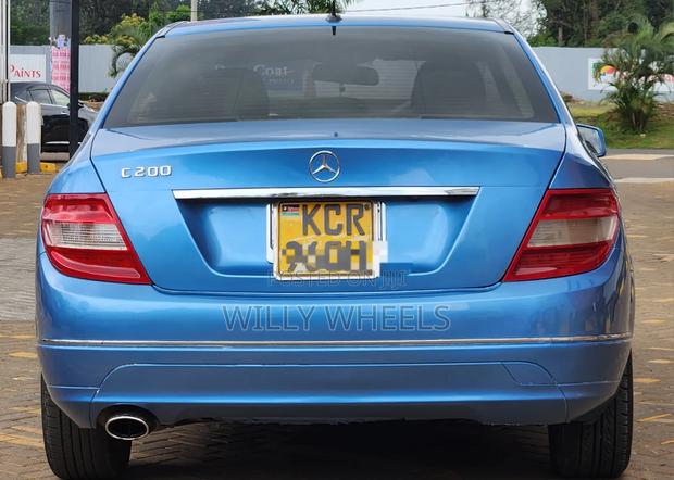 Mercedes-Benz C200 2011 Blue