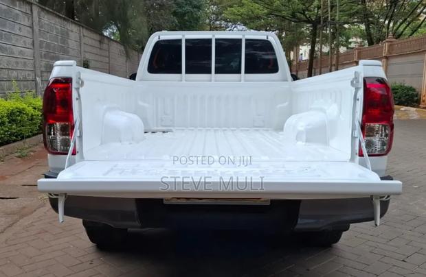 Toyota Hilux 2016 White