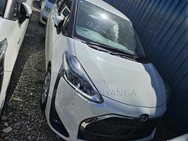 Toyota Sienta 2019 White
