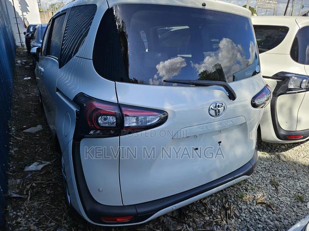 Toyota Sienta 2019 White