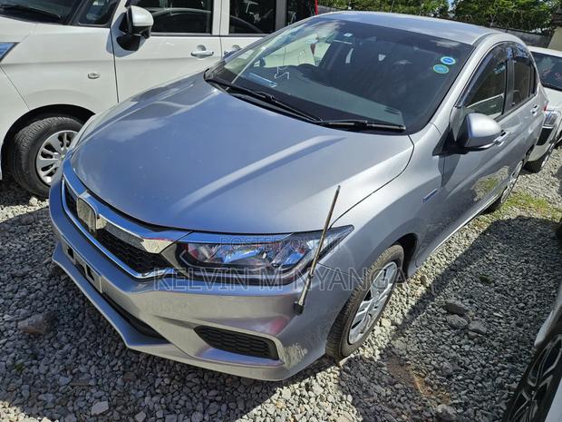 Honda Grace 2019 Silver
