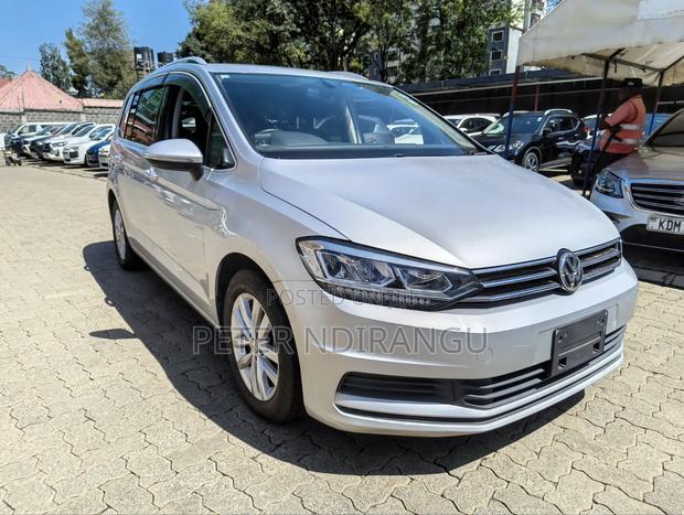 Volkswagen Touran 2018 Silver