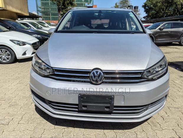 Volkswagen Touran 2018 Silver