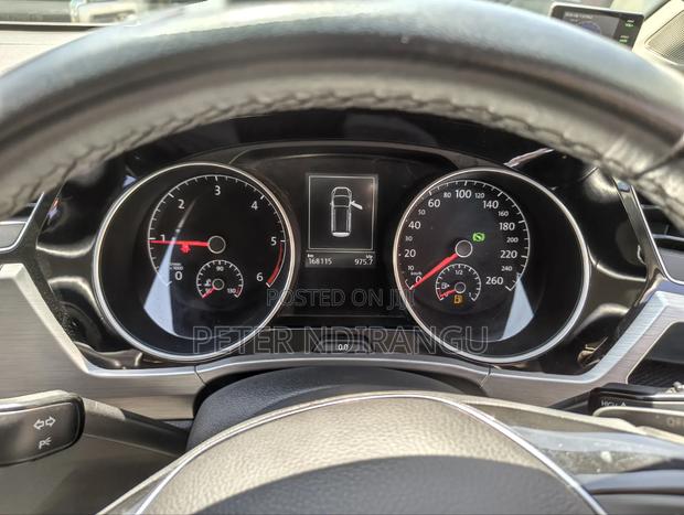 Volkswagen Touran 2018 Silver