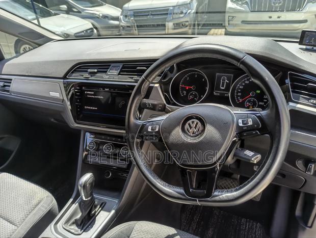 Volkswagen Touran 2018 Silver