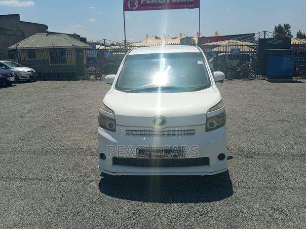 Toyota Voxy 2008 White